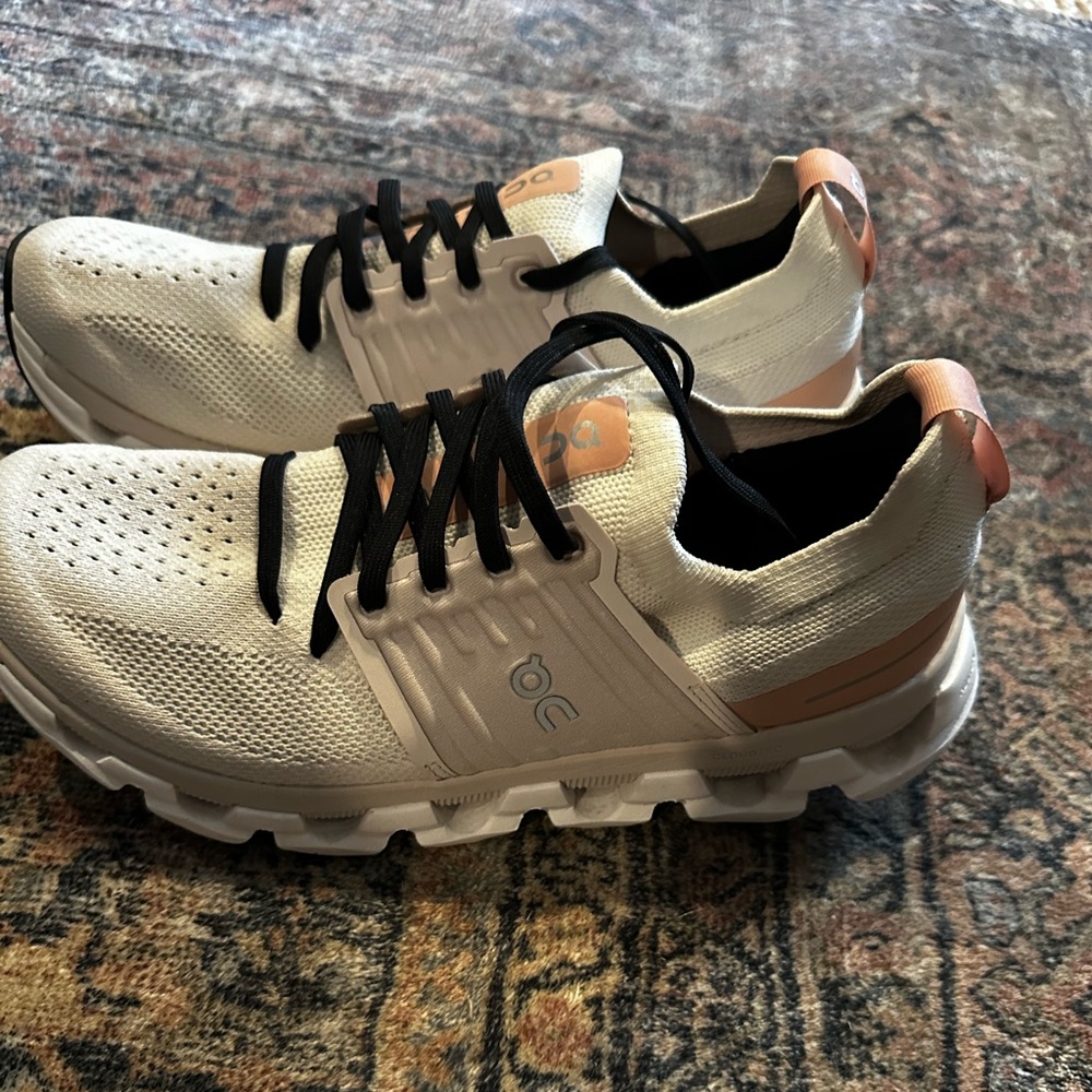 On Cloudswift 3 Running Shoes Sneakers
Women's 8 Ivory/Rose